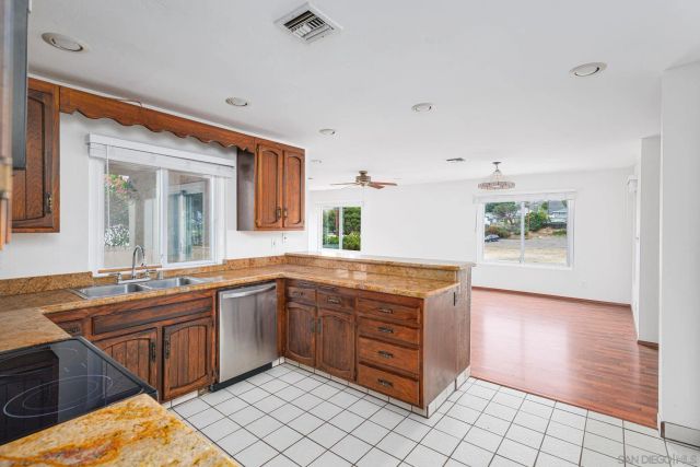 8231 Roy St, Lemon Grove, CA 91945