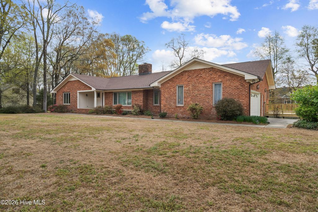 4318 Country Club Drive N, Wilson, NC 27896