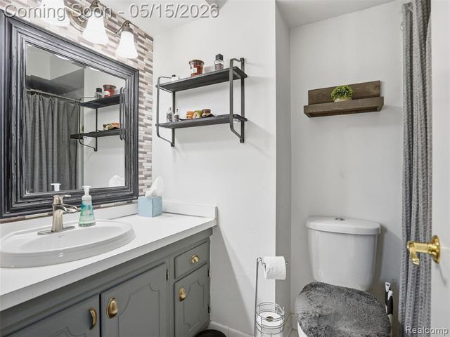 42231 Toddmark Lane, Clinton Township, MI 48038
