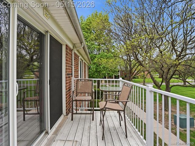 42231 Toddmark Lane, Clinton Township, MI 48038