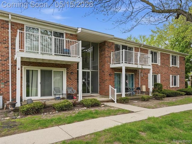 42231 Toddmark Lane, Clinton Township, MI 48038