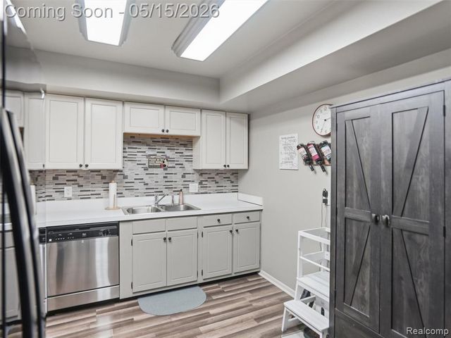 42231 Toddmark Lane, Clinton Township, MI 48038