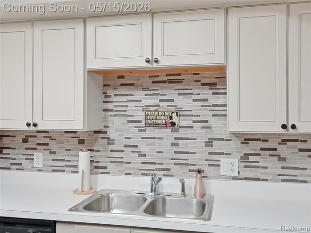42231 Toddmark Lane, Clinton Township, MI 48038