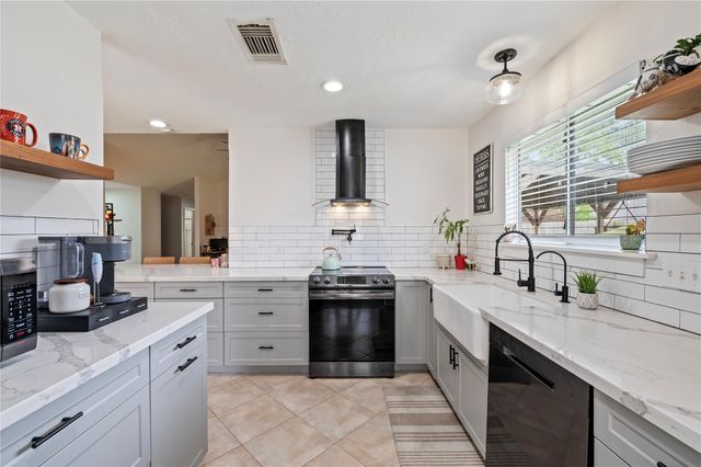 16710 Nina Drive, Friendswood, TX 77546