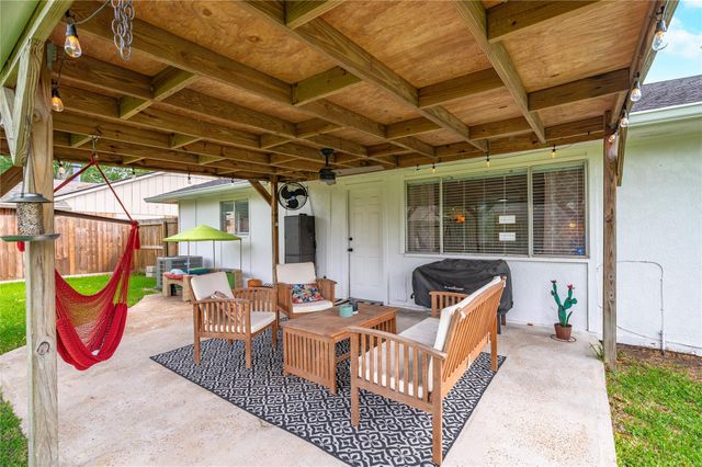 16710 Nina Drive, Friendswood, TX 77546