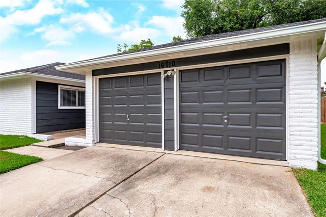 16710 Nina Drive, Friendswood, TX 77546