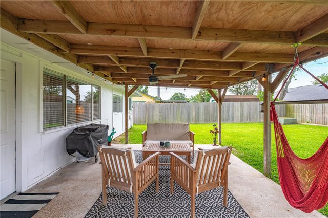 16710 Nina Drive, Friendswood, TX 77546
