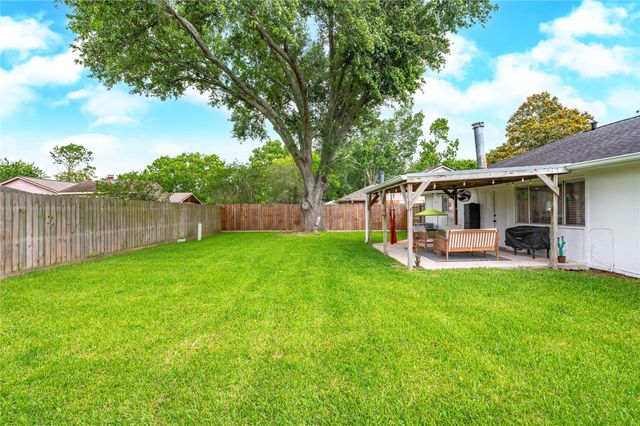 16710 Nina Drive, Friendswood, TX 77546