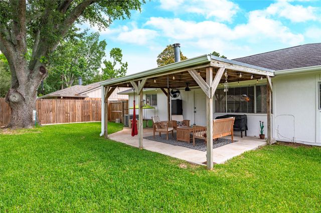 16710 Nina Drive, Friendswood, TX 77546