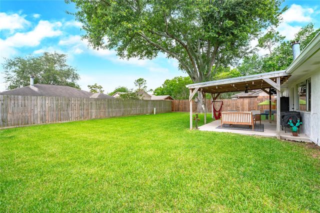 16710 Nina Drive, Friendswood, TX 77546