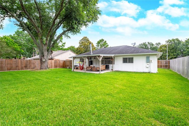 16710 Nina Drive, Friendswood, TX 77546