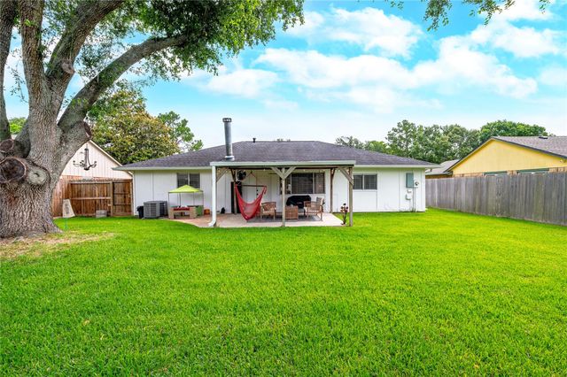 16710 Nina Drive, Friendswood, TX 77546