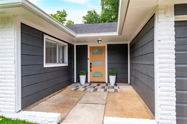 16710 Nina Drive, Friendswood, TX 77546