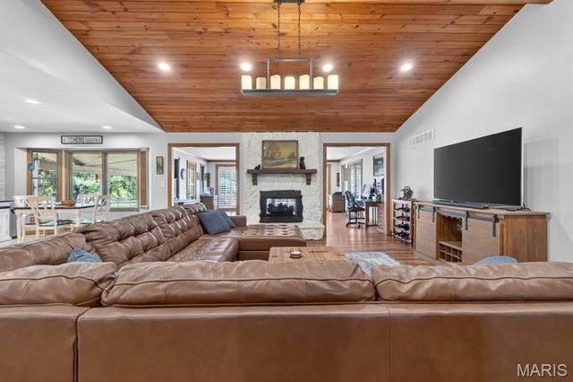 2042 Saint Paul Road, O'fallon, MO 63366