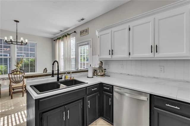 408 Eisenhower Road, Baldwin City, KS 66006