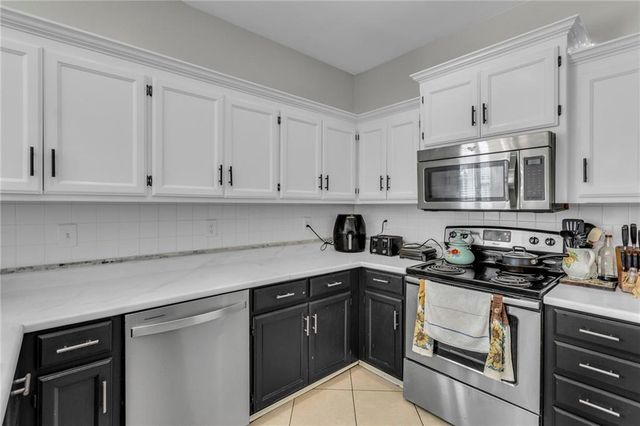 408 Eisenhower Road, Baldwin City, KS 66006