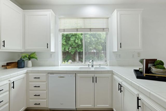 1883 Oswego Ct, Tracy, CA 95304