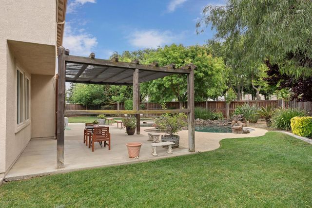 1883 Oswego Ct, Tracy, CA 95304