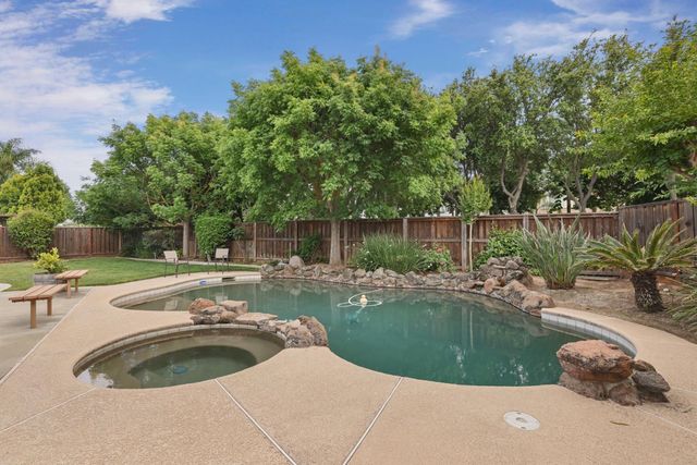 1883 Oswego Ct, Tracy, CA 95304
