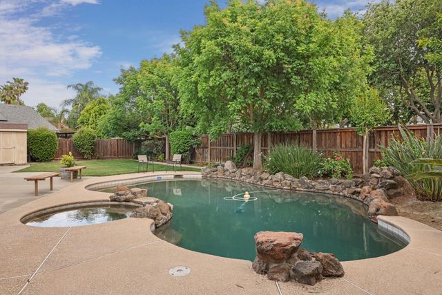 1883 Oswego Ct, Tracy, CA 95304