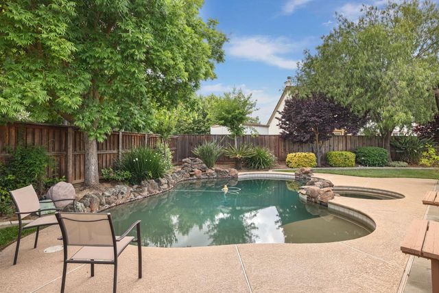 1883 Oswego Ct, Tracy, CA 95304