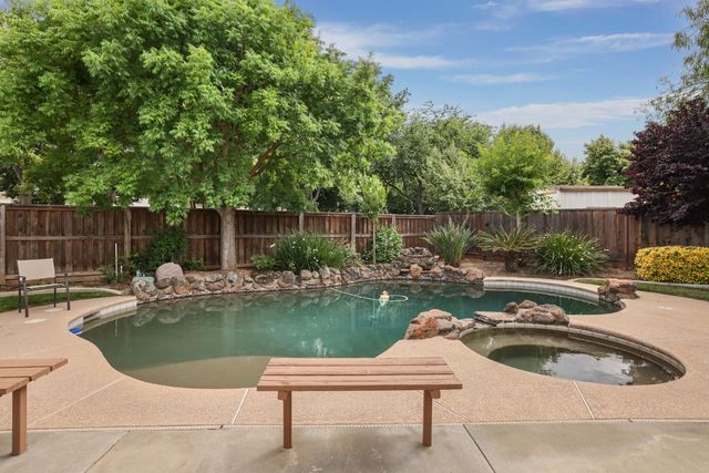 1883 Oswego Ct, Tracy, CA 95304