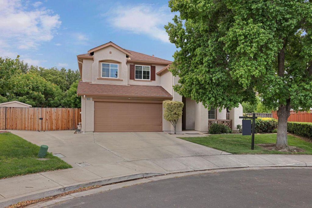 1883 Oswego Ct, Tracy, CA 95304