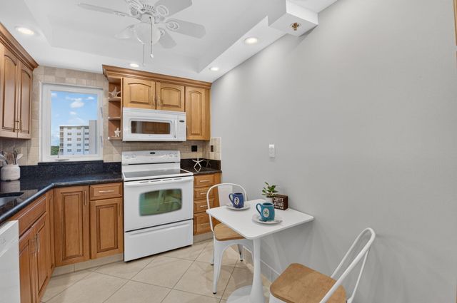 3215 S Ocean Boulevard 501, Highland Beach, FL 33487