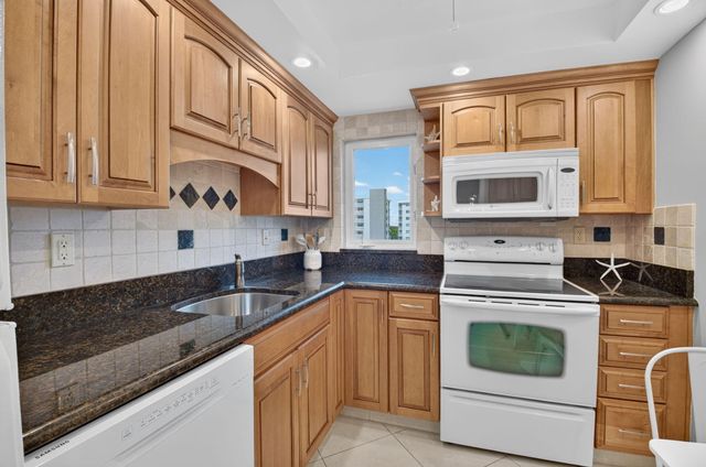 3215 S Ocean Boulevard 501, Highland Beach, FL 33487