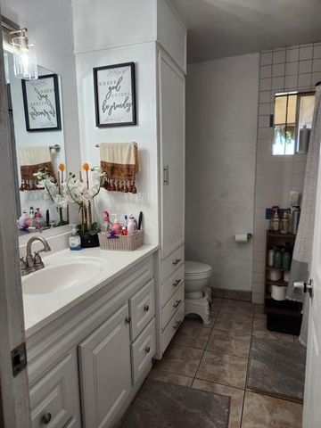 3322 N Ezie, Fresno, CA 93727