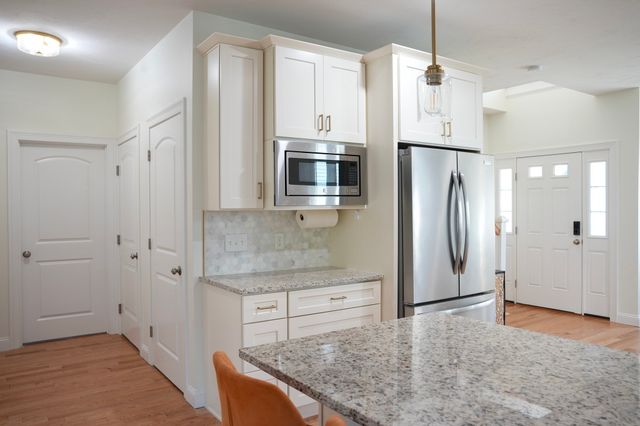 12 Kodiak Ln 12, Milford, MA 01757