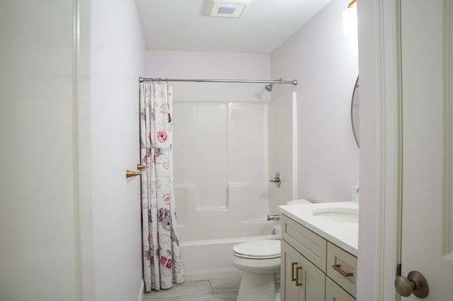 12 Kodiak Ln 12, Milford, MA 01757