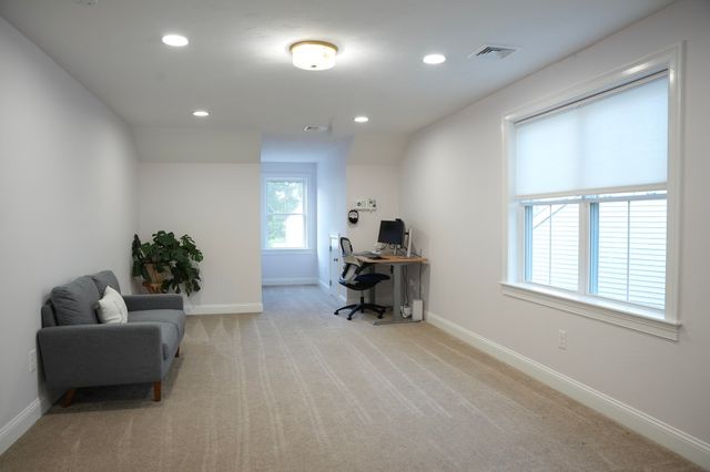 12 Kodiak Ln 12, Milford, MA 01757