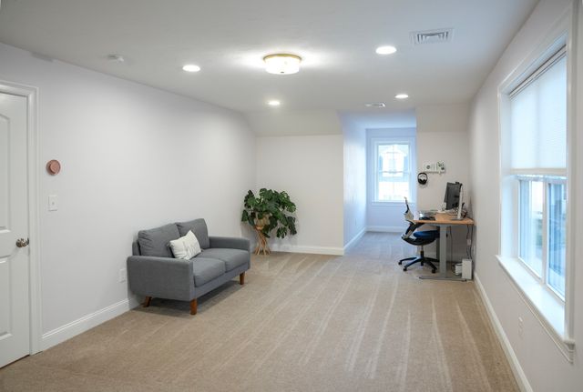 12 Kodiak Ln 12, Milford, MA 01757