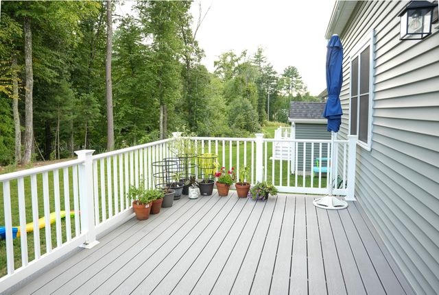 12 Kodiak Ln 12, Milford, MA 01757