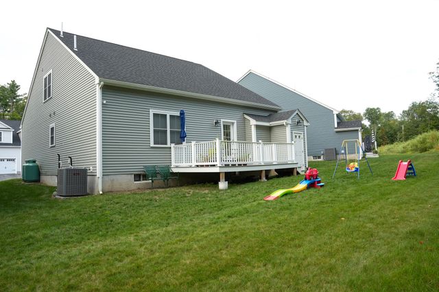 12 Kodiak Ln 12, Milford, MA 01757
