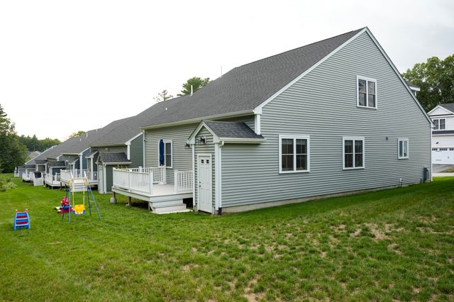 12 Kodiak Ln 12, Milford, MA 01757