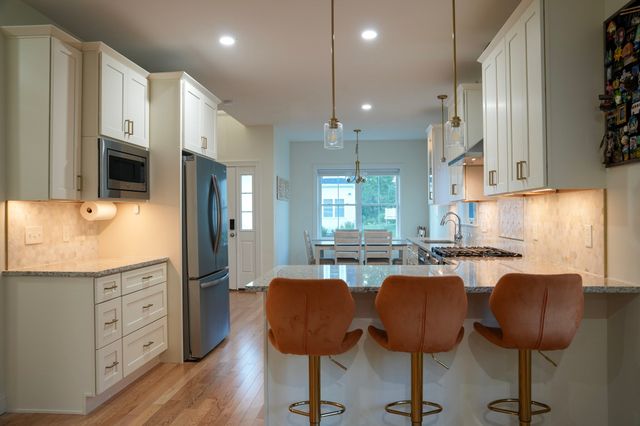 12 Kodiak Ln 12, Milford, MA 01757