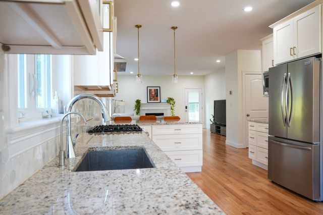12 Kodiak Ln 12, Milford, MA 01757