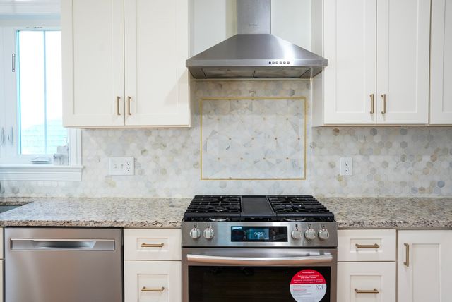 12 Kodiak Ln 12, Milford, MA 01757