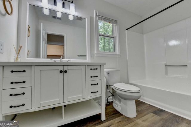 1530 Plunketts Road, Buford, GA 30519
