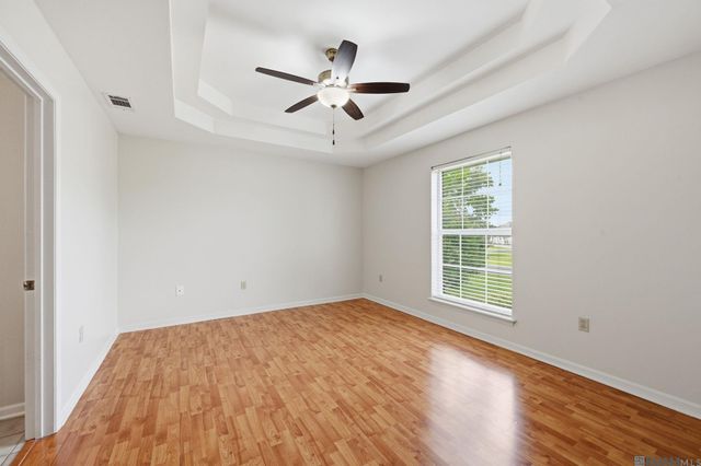 18341 Lake Indigo Dr, Baton Rouge, LA 70817