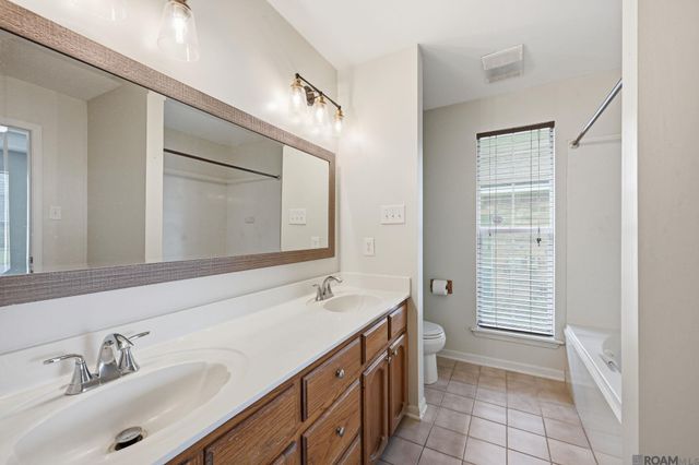 18341 Lake Indigo Dr, Baton Rouge, LA 70817