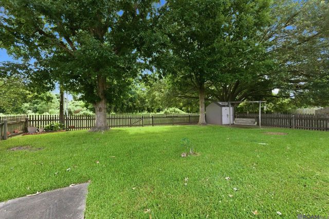 18341 Lake Indigo Dr, Baton Rouge, LA 70817