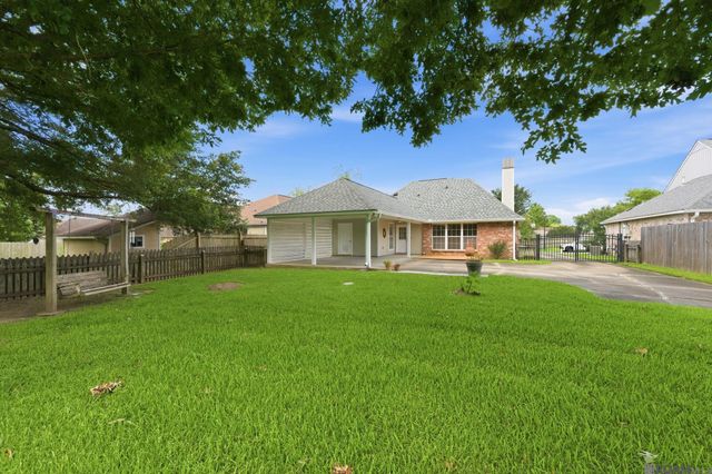 18341 Lake Indigo Dr, Baton Rouge, LA 70817