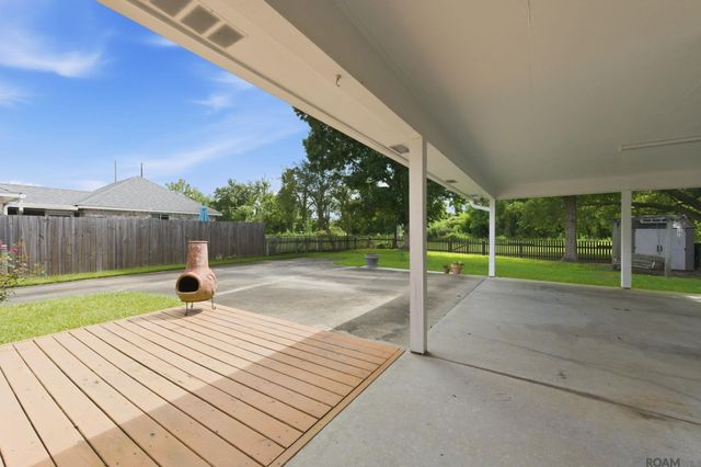 18341 Lake Indigo Dr, Baton Rouge, LA 70817