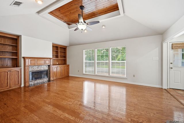 18341 Lake Indigo Dr, Baton Rouge, LA 70817