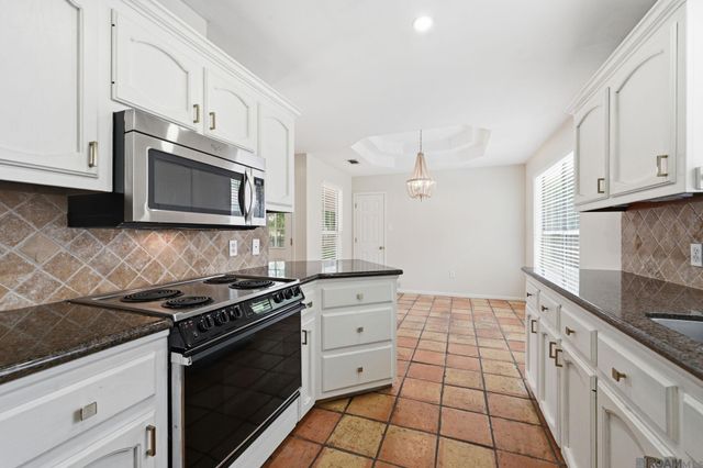 18341 Lake Indigo Dr, Baton Rouge, LA 70817
