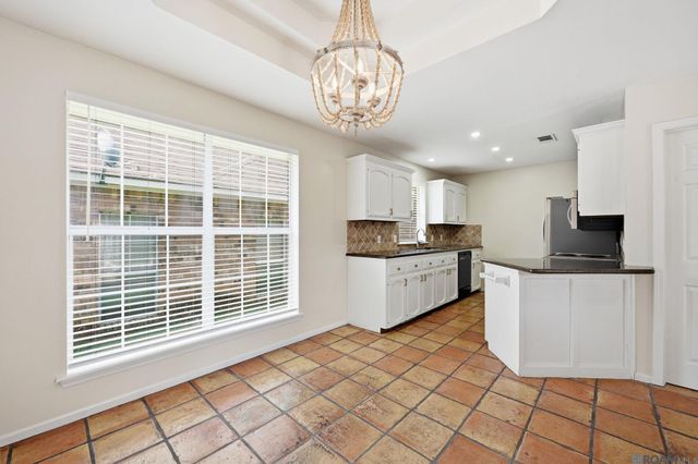 18341 Lake Indigo Dr, Baton Rouge, LA 70817