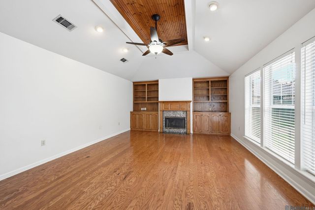 18341 Lake Indigo Dr, Baton Rouge, LA 70817